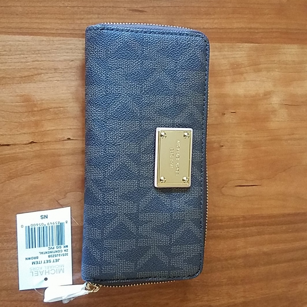 Michael Kors brown jet set wallet